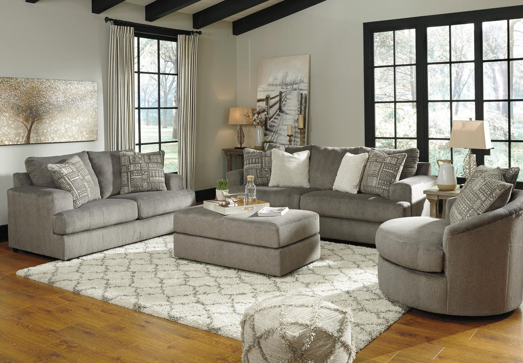 Soletren Loveseat - Indoor