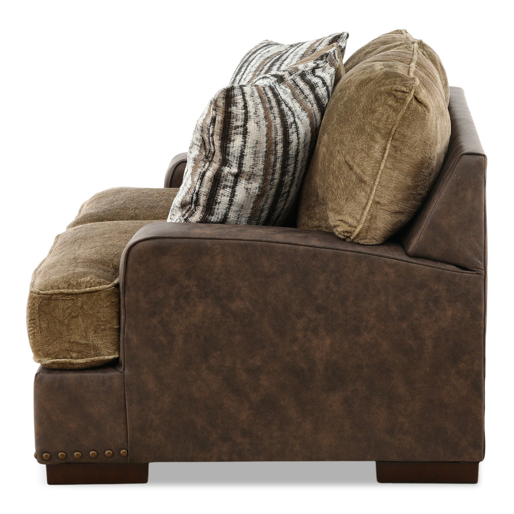 Alesbury Loveseat - Indoor