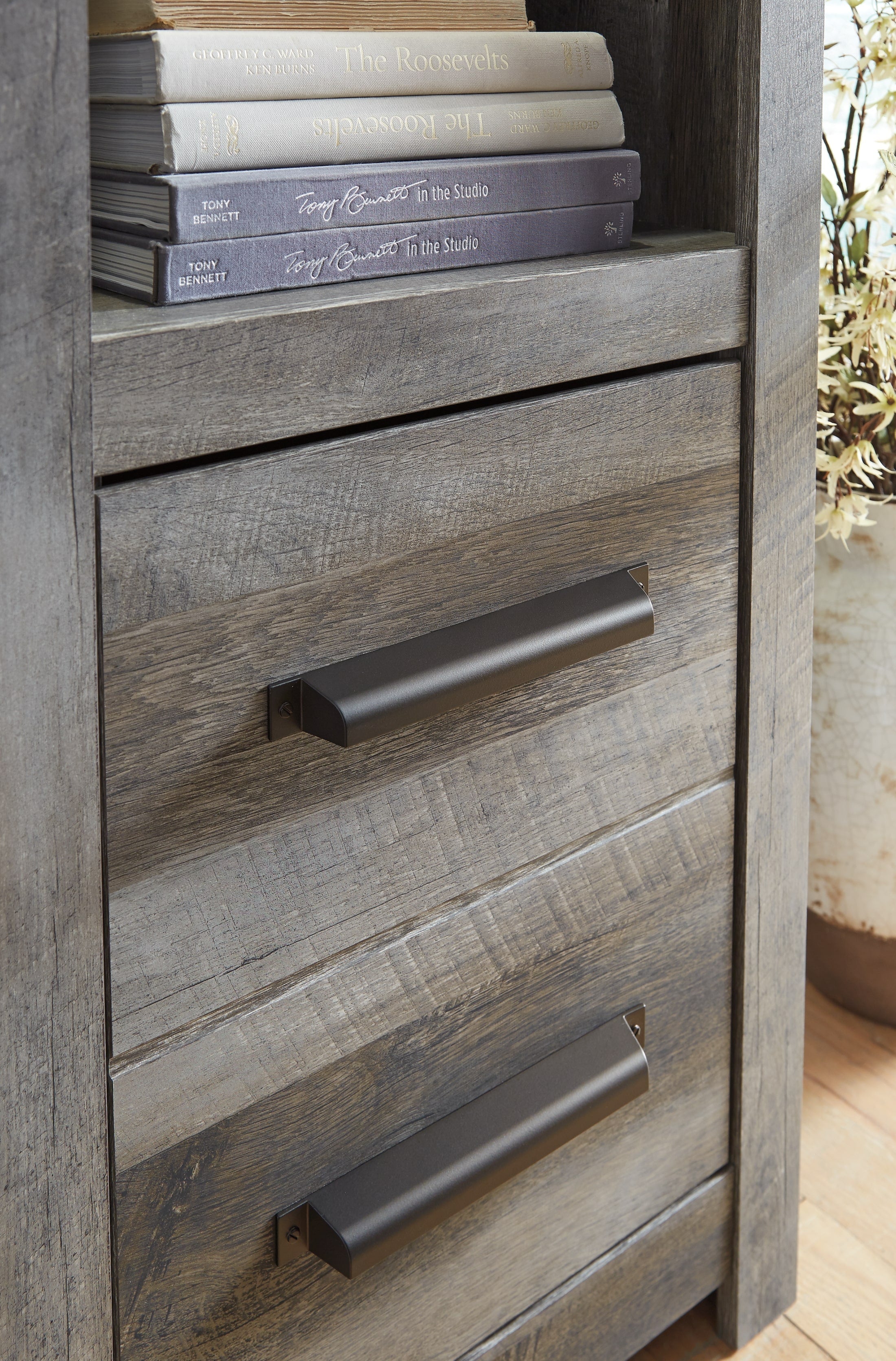 Wynnlow 2-Drawer Pier - Console Table