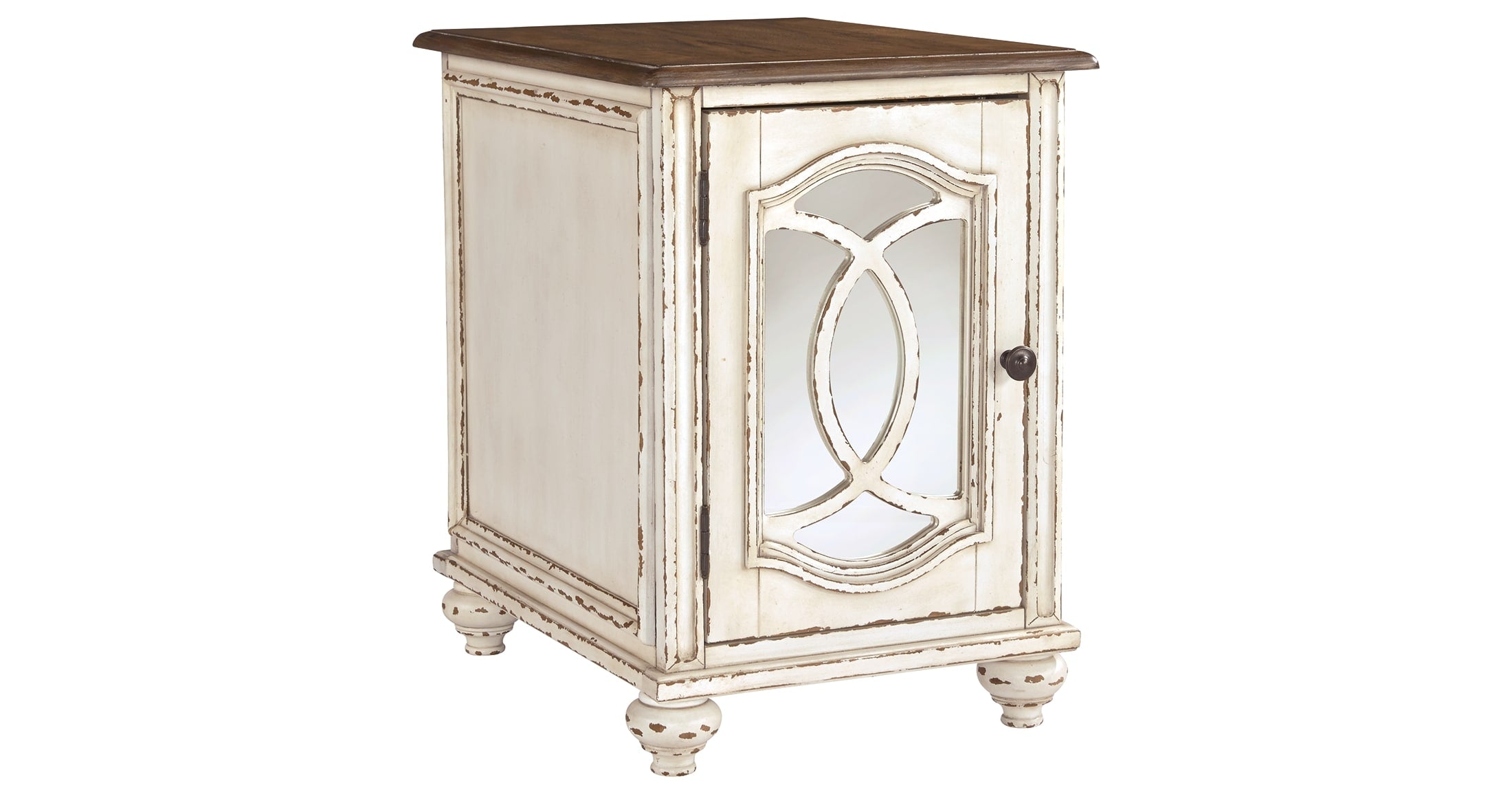 Realyn Chairside End Table - Indoor