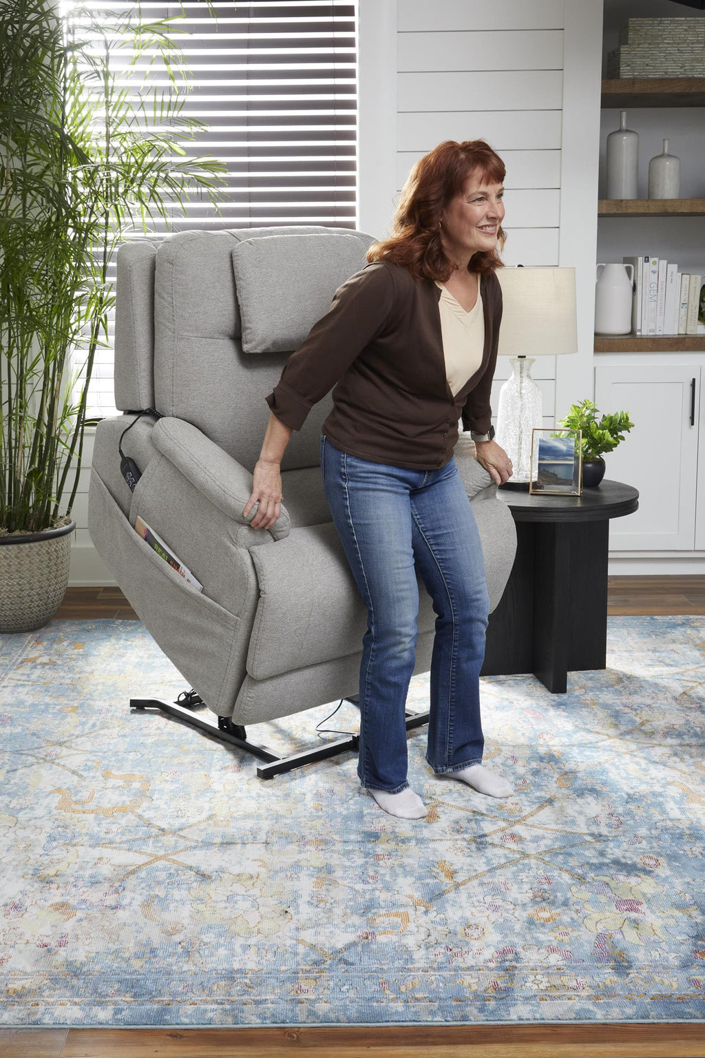 Zecliner Petite Power Lift Recliner - Reclining