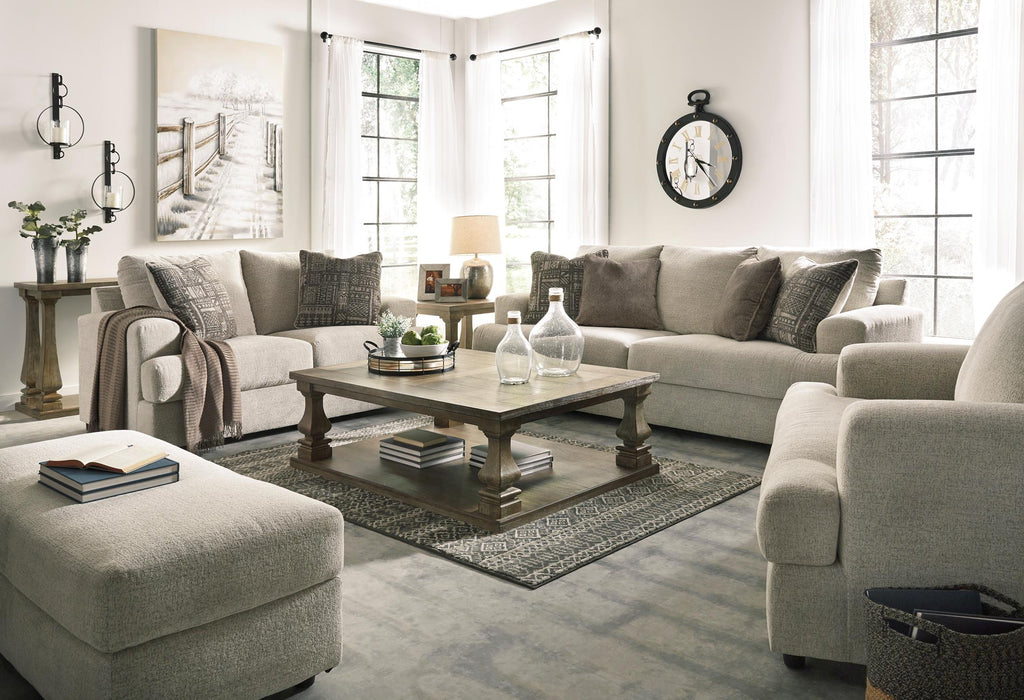 Soletren Loveseat - Indoor