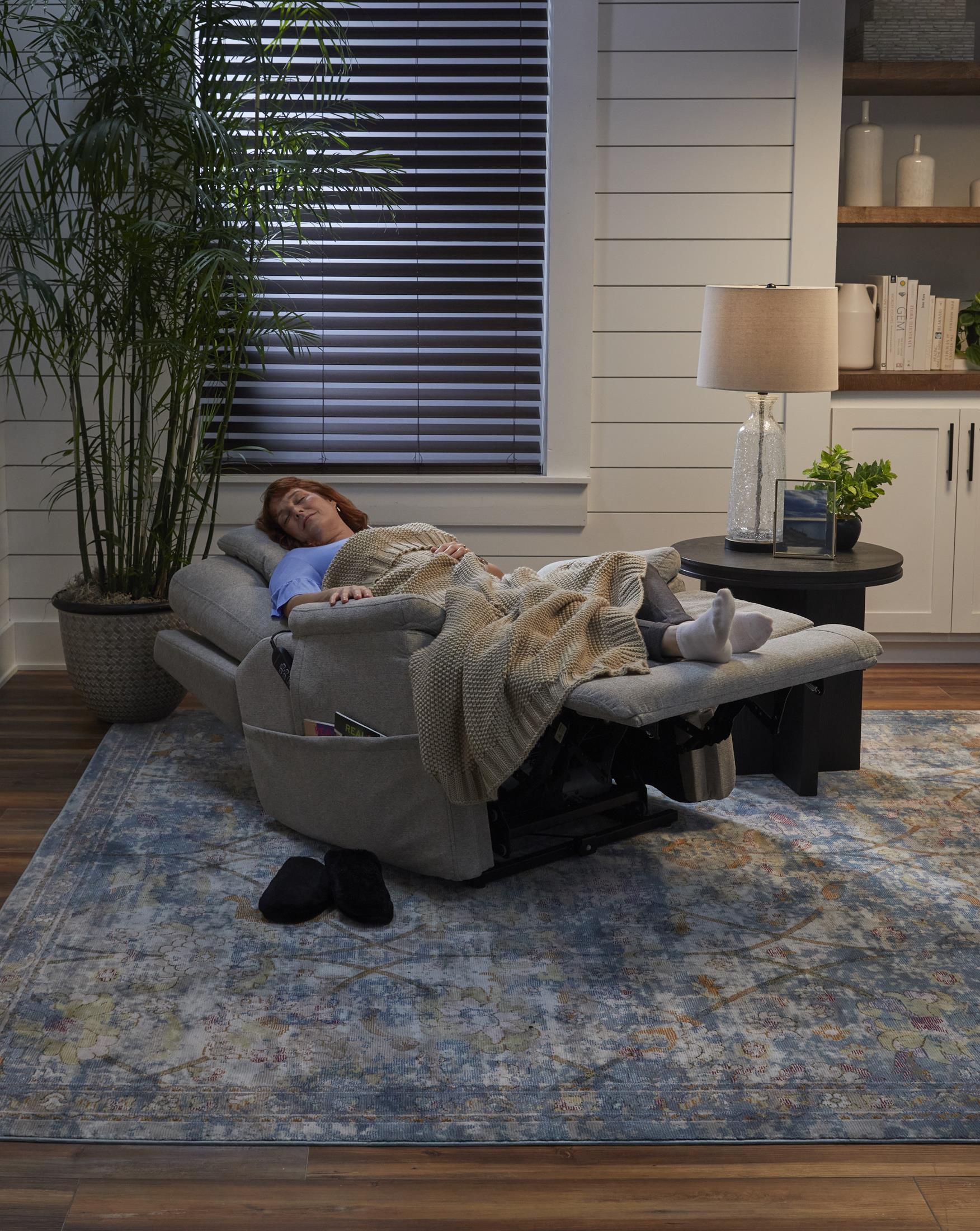 Zecliner Petite Power Lift Recliner - Reclining