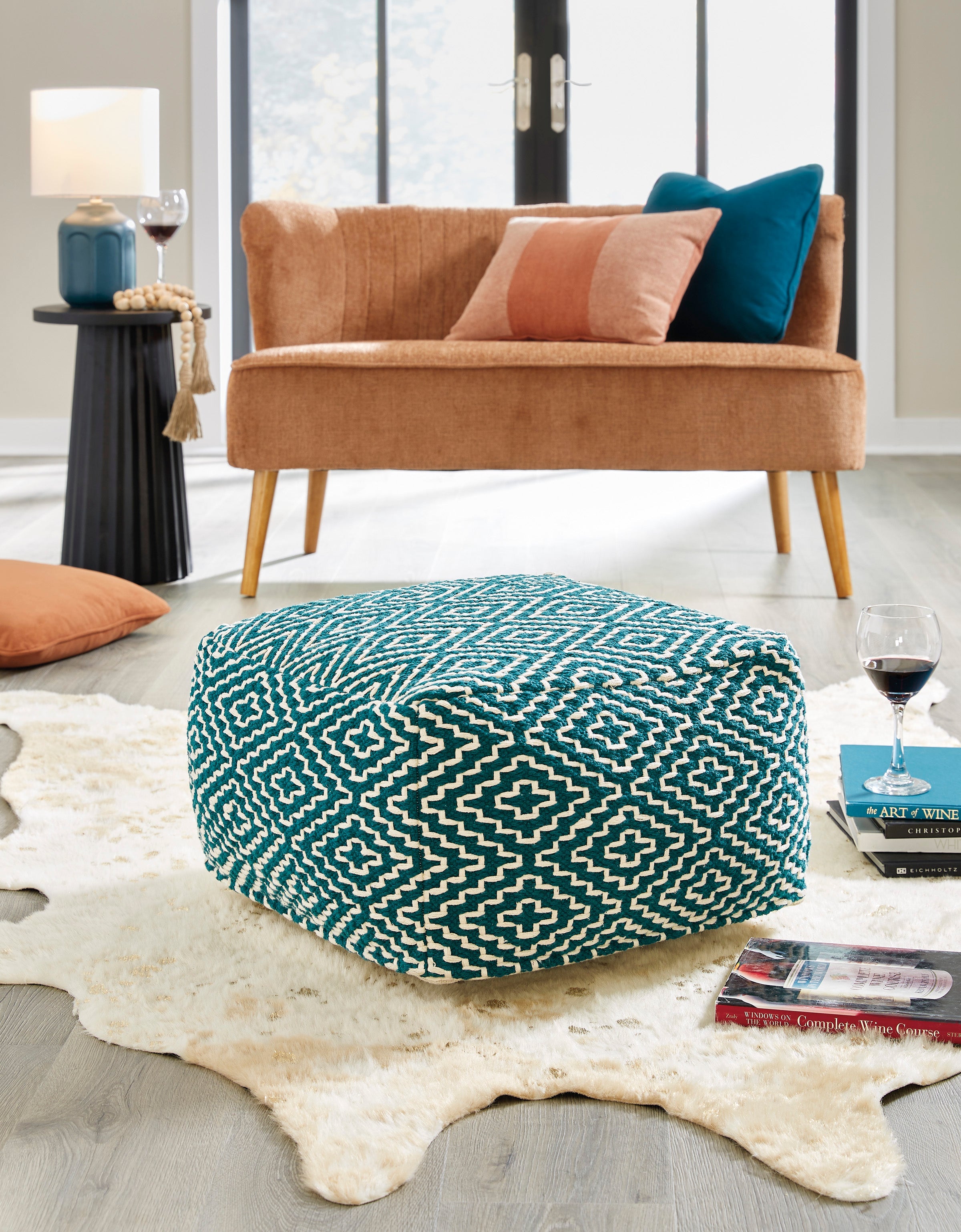 Brynnsen Pouf - Decor
