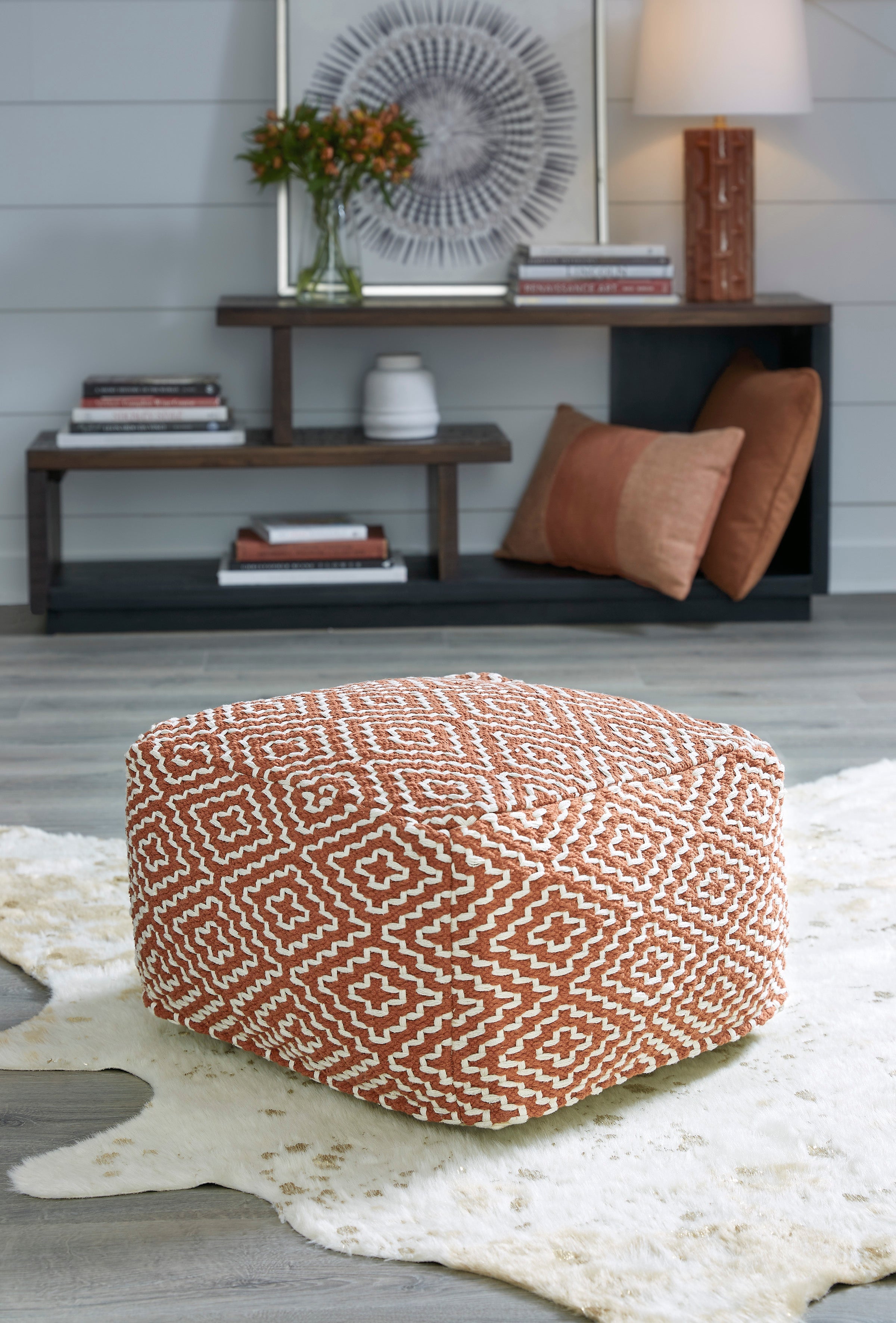 Brynnsen Pouf - Decor