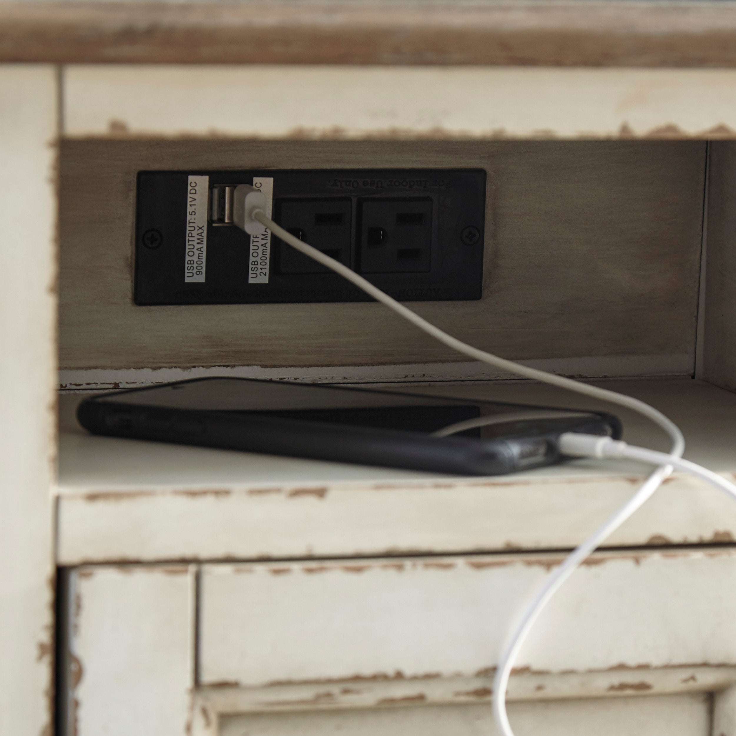 Realyn Chairside End Table with Cubby - Indoor
