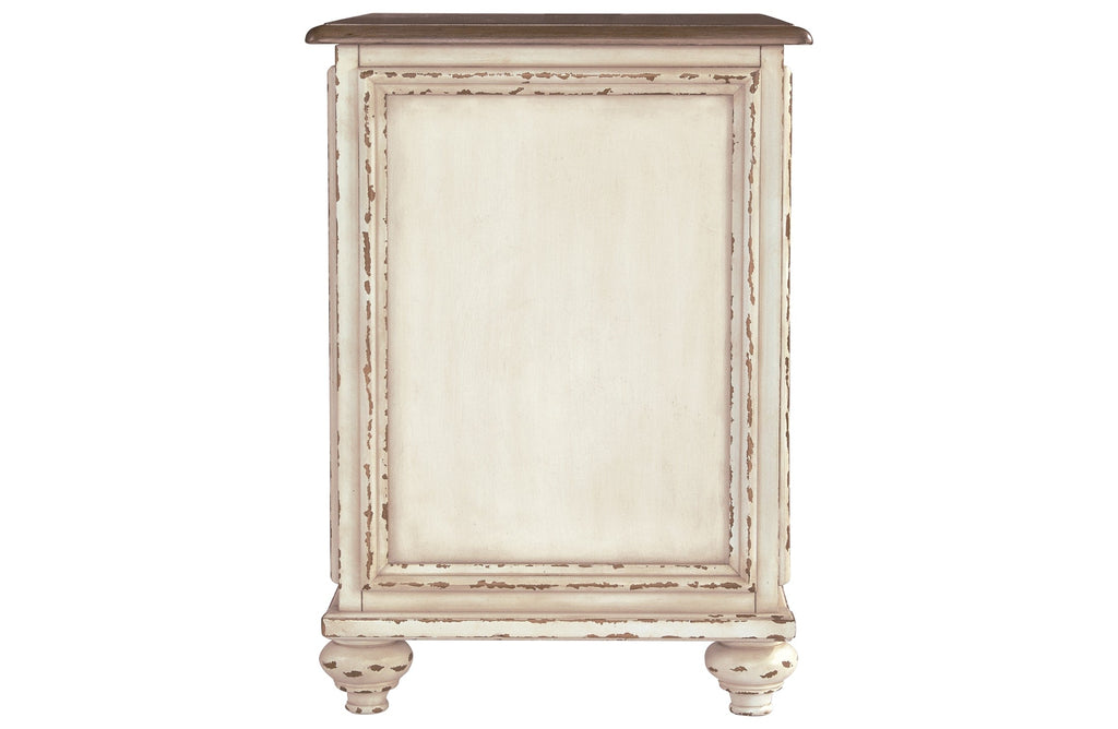 Realyn Chairside End Table - Indoor